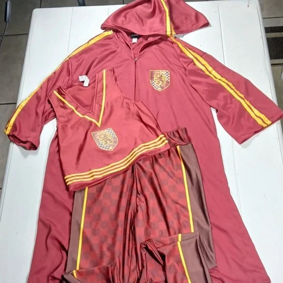 Quidditch Gryffindor Costume brand new! - Picture 4 of 5